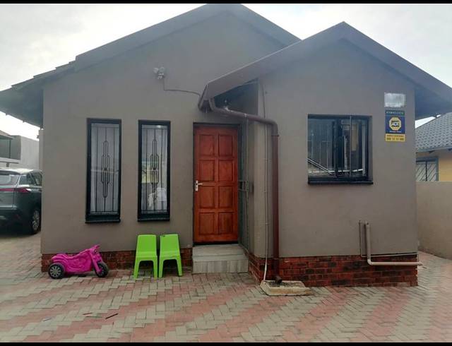 2 BEDROOM HOUSE FOR SALE IN NATURENA